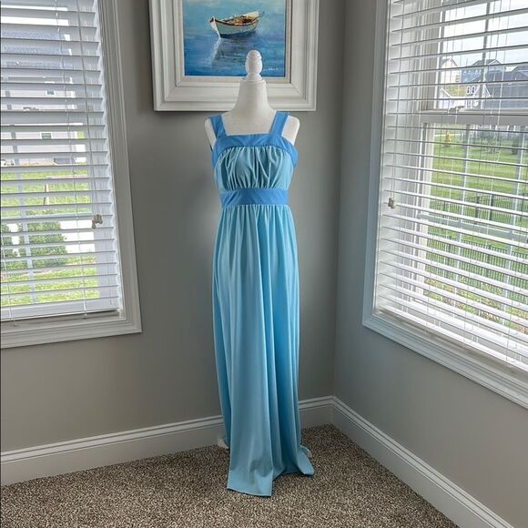 Vintage Dresses & Skirts - Vintage Union Label 70s Sleeveless Elegant Light Blue Maxi Dress